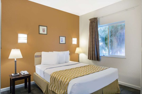 Palisade Hotel (Yuba City)